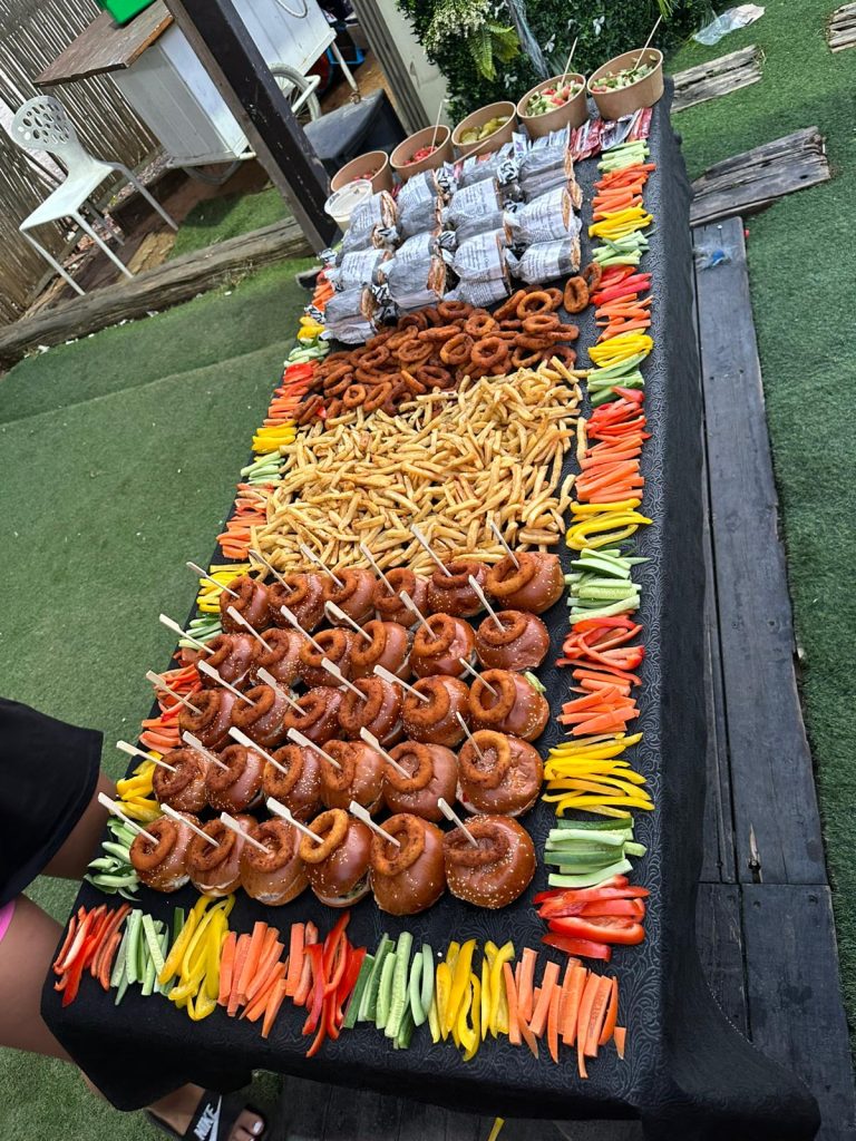 מגשי אירוח
